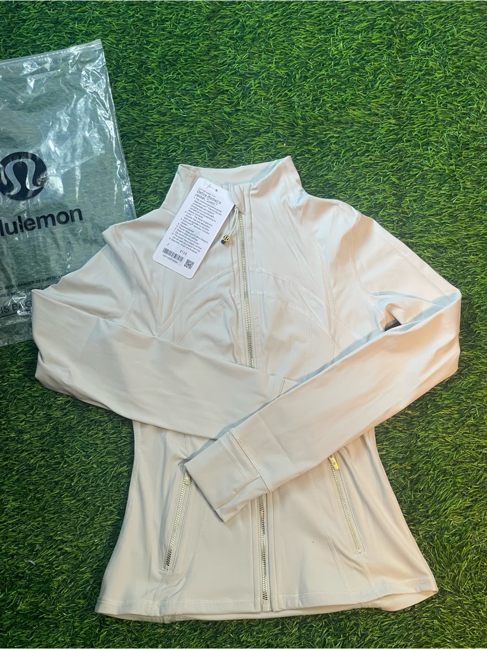 Lululemon Define Jacket LUON White and Gold zipper SIZE 2 BRAND NEW